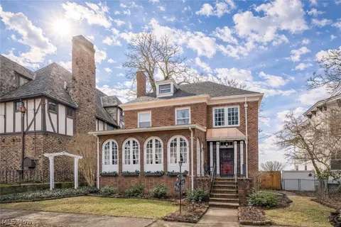411 4th St NE, Massillon, OH 44646