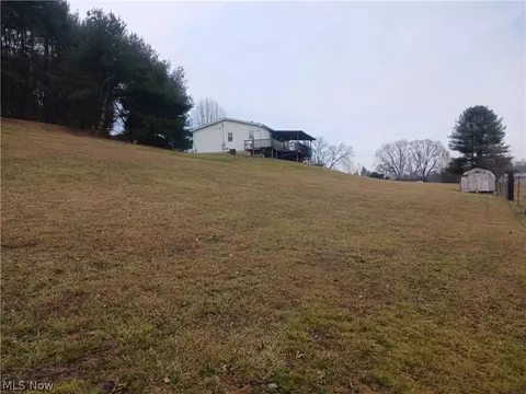 Exterior - 111 Everson Rd, Belpre, OH 45714 photo 3 of 3
