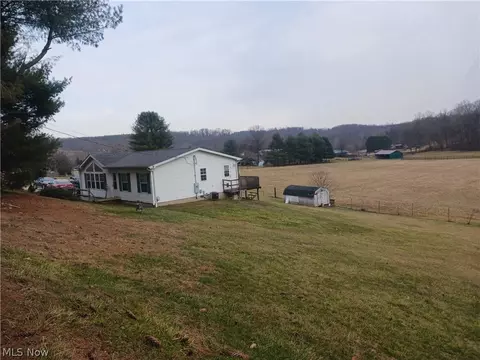 Exterior - 111 Everson Rd, Belpre, OH 45714 photo 1 of 3
