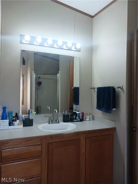 Bath - 111 Everson Rd, Belpre, OH 45714 photo 3 of 5
