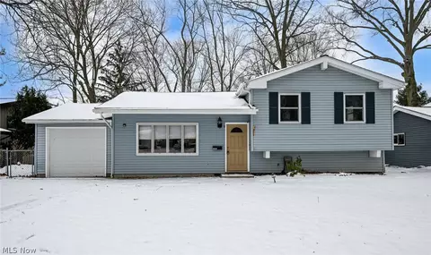 23993 Fairlawn Dr, North Olmsted, OH 44070