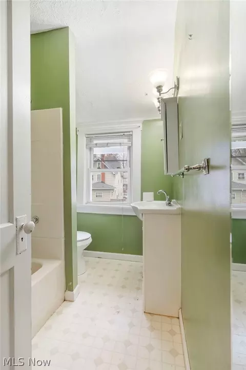 Bath - 2112 Iris Ct NW, Canton, OH 44709 photo 2 of 3