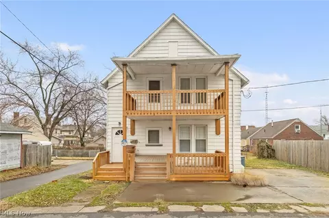 2112 Iris Ct NW, Canton, OH 44709