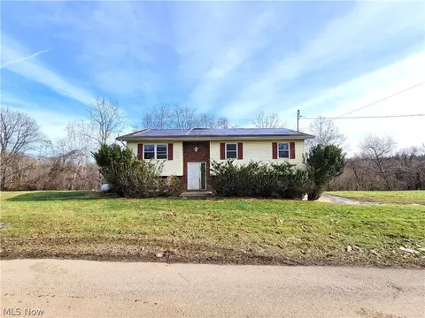 395 Garfield Hts, Leroy, WV 25252