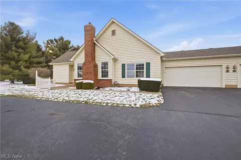 246 Village Ct, Columbiana, OH 44408
