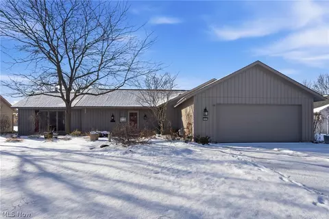 32933 Woodspring Cir, North Ridgeville, OH 44039