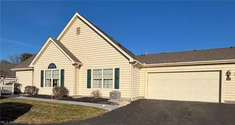 147 Village Ct, Columbiana, OH 44408