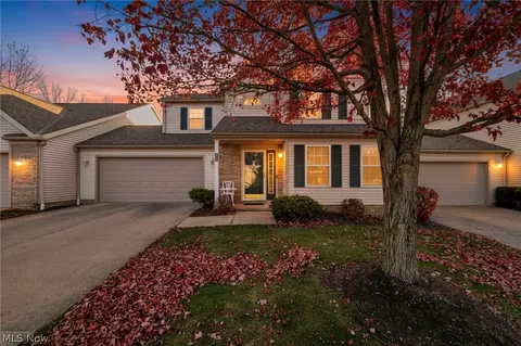 8319 Robinwood Ter, Macedonia, OH 44056
