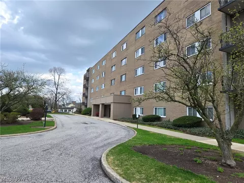 20333 Detroit Rd, Rocky River, OH 44116
