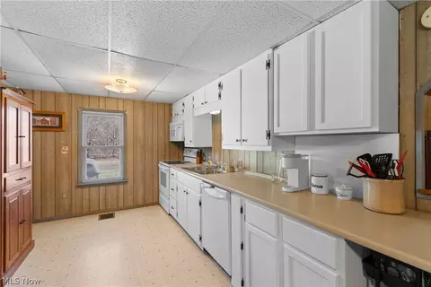 Kitchen - 29395 Beitler Rd, Dennison, OH 44621 photo 2 of 4