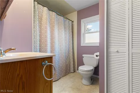 Bath - 29395 Beitler Rd, Dennison, OH 44621 photo 1 of 3