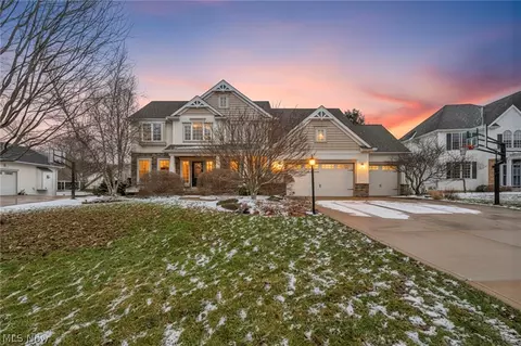 5551 Brook Run Dr, Medina, OH 44256