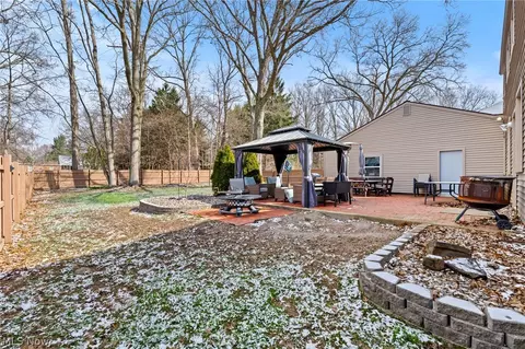 Exterior - 72 Pinehurst Rd, Munroe Falls, OH 44262 photo 3 of 8