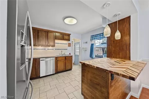 Kitchen - 72 Pinehurst Rd, Munroe Falls, OH 44262 photo 1 of 5