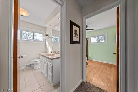 Entry Way - 72 Pinehurst Rd, Munroe Falls, OH 44262 photo 4 of 5
