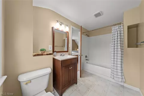 Bath - 72 Pinehurst Rd, Munroe Falls, OH 44262 photo 1 of 3