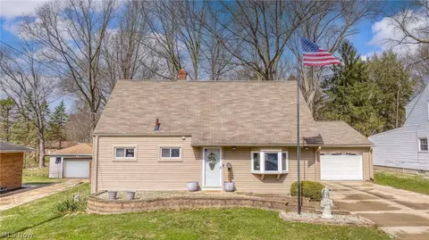 72 Pinehurst Rd, Munroe Falls, OH 44262