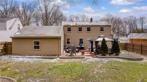 Exterior - 72 Pinehurst Rd, Munroe Falls, OH 44262 photo 6 of 8