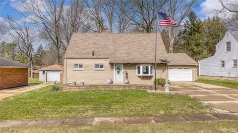 Exterior - 72 Pinehurst Rd, Munroe Falls, OH 44262 photo 2 of 8