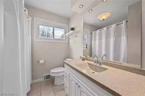 Bath - 72 Pinehurst Rd, Munroe Falls, OH 44262 photo 2 of 3