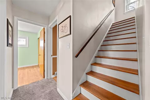 Entry Way - 72 Pinehurst Rd, Munroe Falls, OH 44262 photo 3 of 5