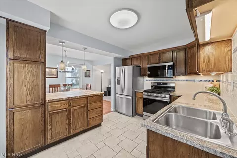 Kitchen - 72 Pinehurst Rd, Munroe Falls, OH 44262 photo 4 of 5