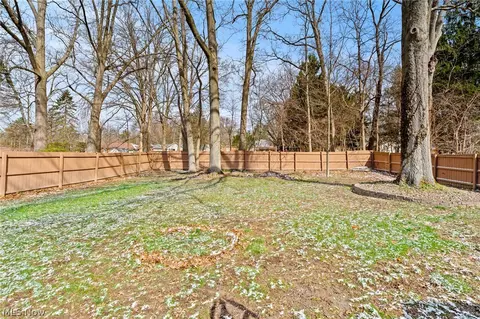 Exterior - 72 Pinehurst Rd, Munroe Falls, OH 44262 photo 5 of 8