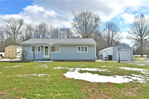878 Ridge Rd, Vienna, OH 44473