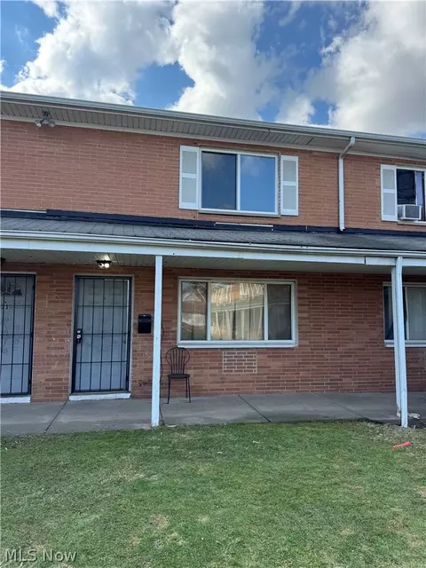 4878 Banbury Ct #12, Warrensville Heights, OH 44128