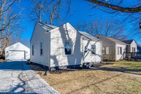 2808 Kirby Ave NE, Canton, OH 44705
