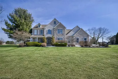 6245 Highland Green Dr, Medina, OH 44256