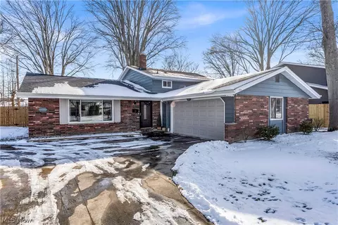 26839 Fairfax Ln, North Olmsted, OH 44070