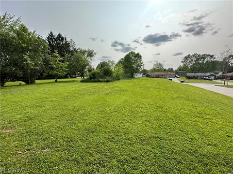 Creed Circle, Campbell, OH 44405