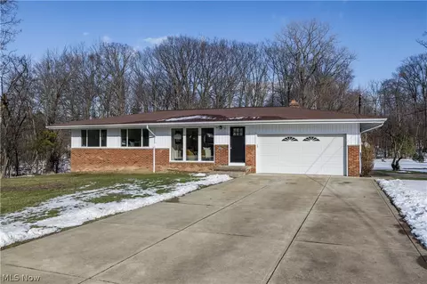 7939 Longview Rd, Broadview Heights, OH 44147