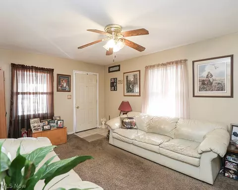 805 Clark St, Elyria, OH 44035 photo 5