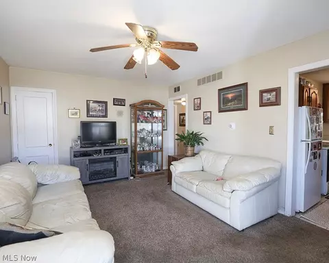 805 Clark St, Elyria, OH 44035 photo 3