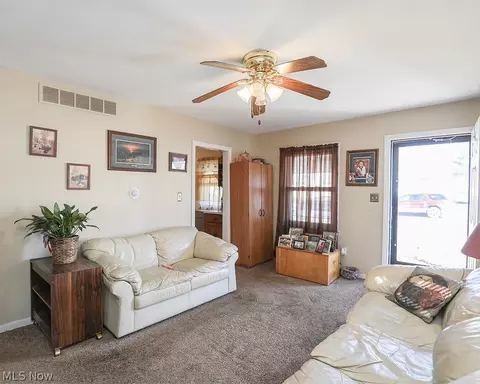 805 Clark St, Elyria, OH 44035 photo 2