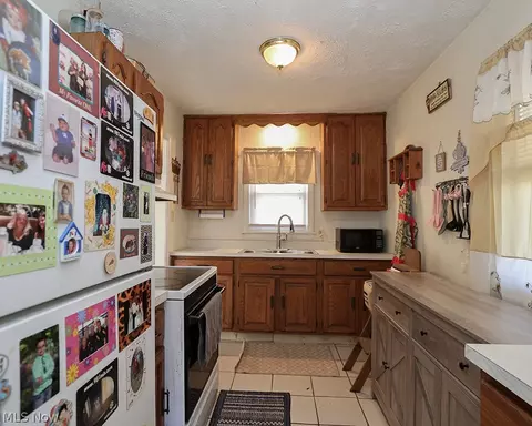 805 Clark St, Elyria, OH 44035 photo 6
