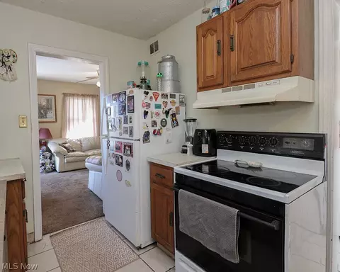 805 Clark St, Elyria, OH 44035 photo 9