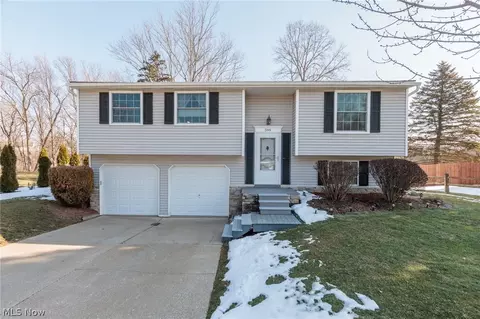 599 Berkshire Dr, Medina, OH 44256
