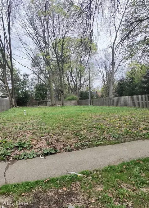 1935 Coventry Rd, Cleveland Heights, OH 44118