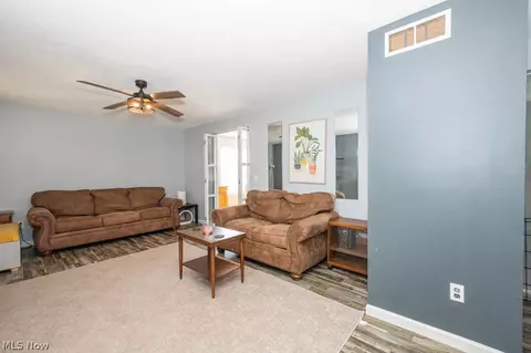 131 Roslyn Ave NW, Canton, OH 44708 photo 3