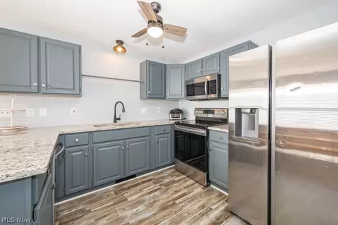 131 Roslyn Ave NW, Canton, OH 44708 photo 4