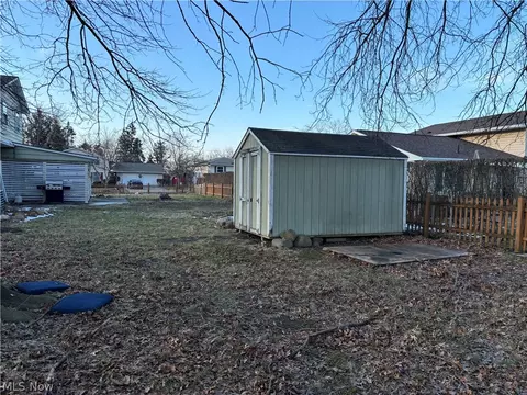 Exterior - 114 Timberlane Dr, Elyria, OH 44035 photo 2 of 6