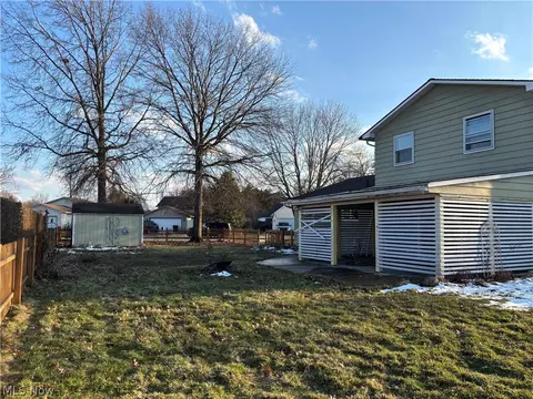 Exterior - 114 Timberlane Dr, Elyria, OH 44035 photo 3 of 6