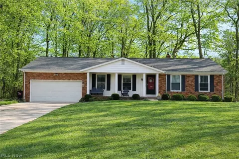 10247 Cherry Hill Dr, Concord Twp, OH 44077