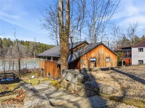 3133 Rockwood Dr SW, Carrollton, OH 44615