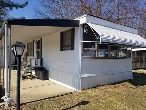20 Cherokee Ln #20, Creston, OH 44217