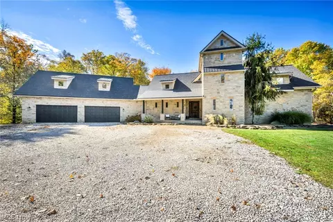 7184 Neff Rd, Valley City, OH 44280