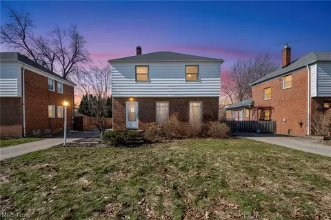1240 Commonwealth Ave, Mayfield Heights, OH 44124